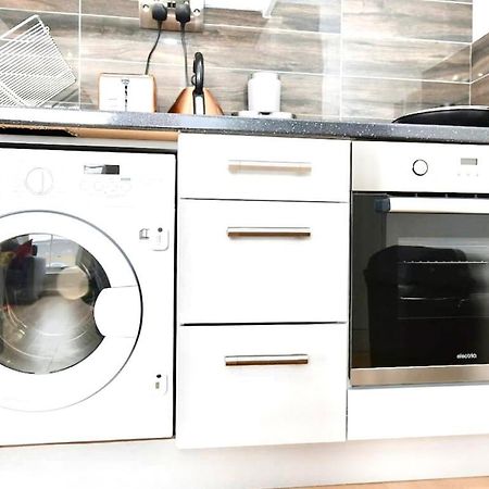 Lovely 2 Bedroom Serviced Penthouse Battersea Park Road Лондон Экстерьер фото