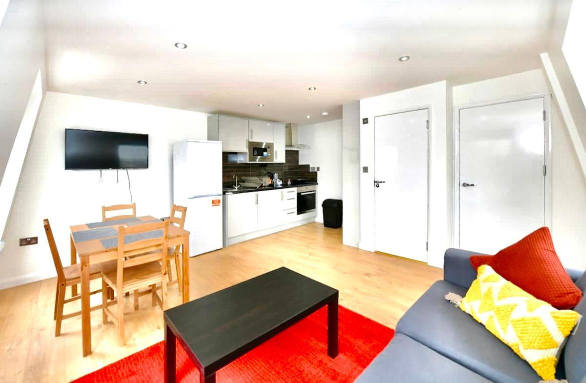 Lovely 2 Bedroom Serviced Penthouse Battersea Park Road Лондон Экстерьер фото