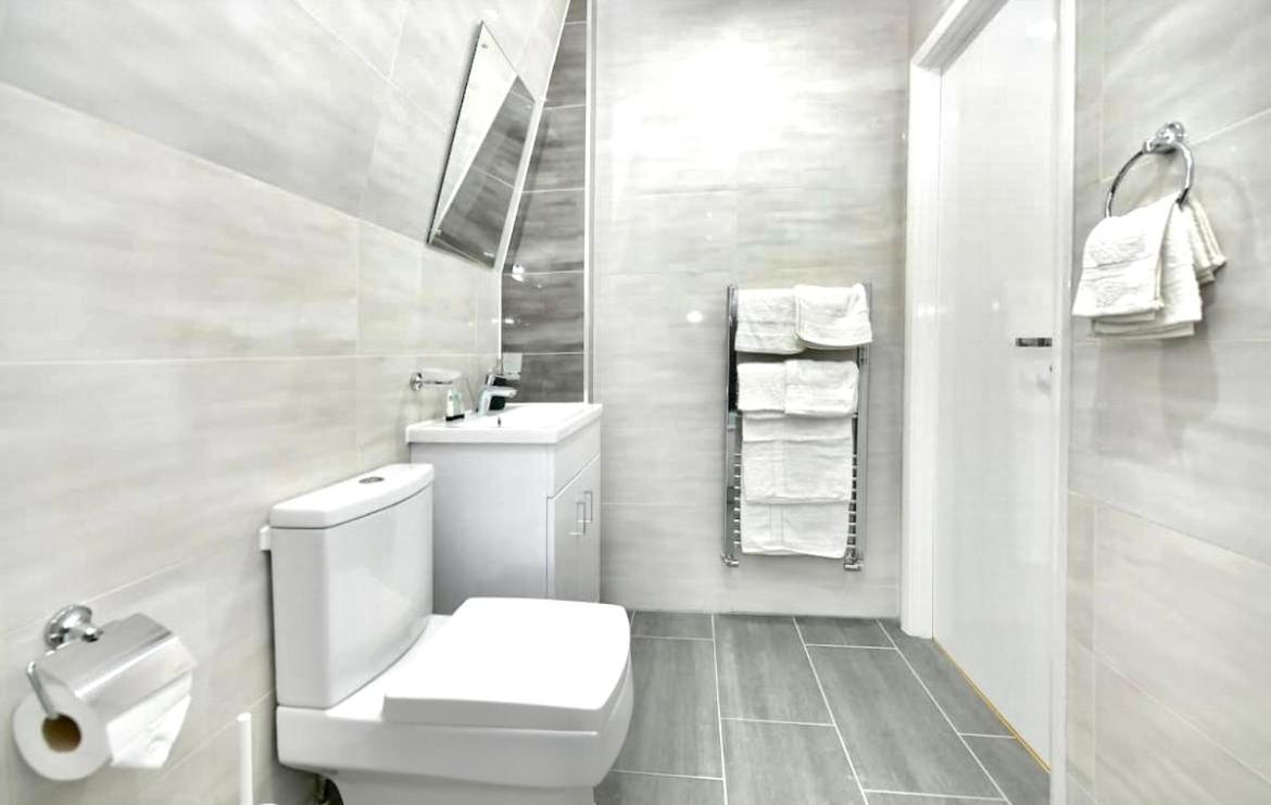 Lovely 2 Bedroom Serviced Penthouse Battersea Park Road Лондон Экстерьер фото